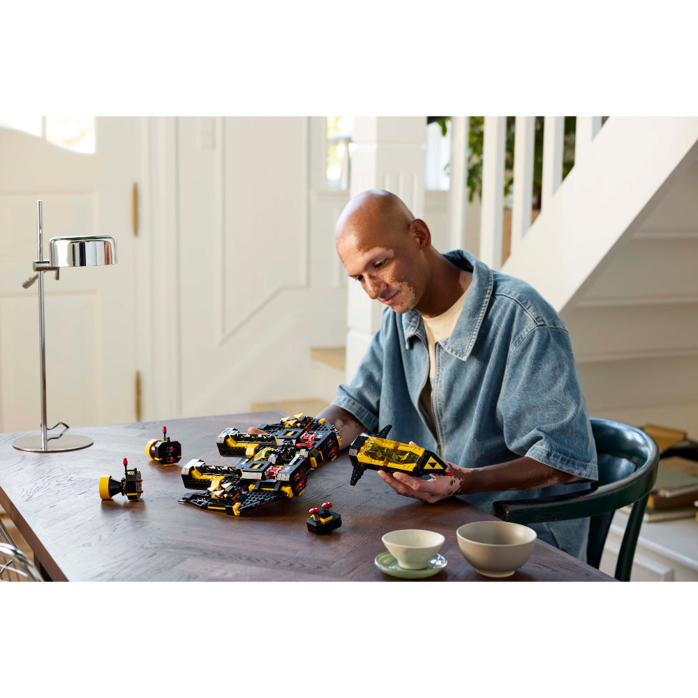 LEGO® Icons: Blacktron Renegade (10355)_011