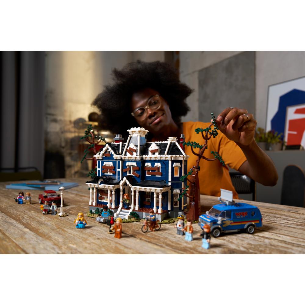 STRANGER THINGS: LA CASA CREEL