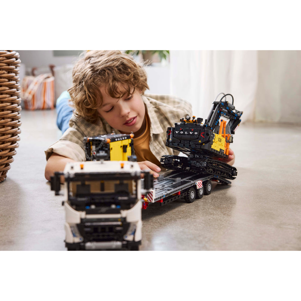 LEGO® Technic: Camión Fmx Y Excavadora Eléctrica Ec230 Volvo (42175)_013