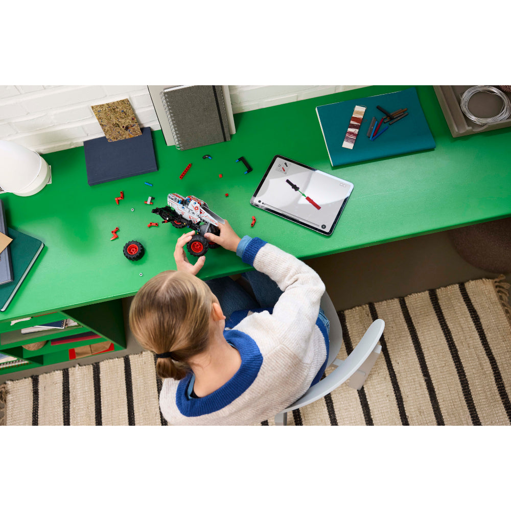 LEGO®Technic: Monster Jam™ ThunderROARus™ con Motor de Carga Manual (42200)_007