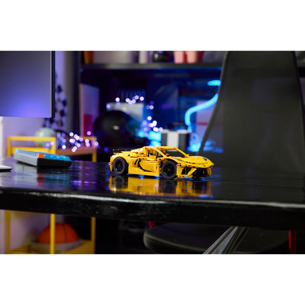 LEGO®Technic: Chevrolet Corvette Stingray (42205)_012