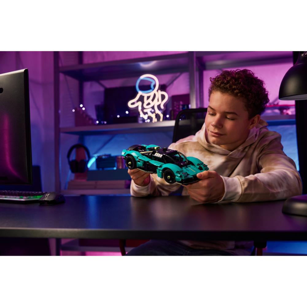 LEGO®Technic: Aston Martin Valkyrie (42208)