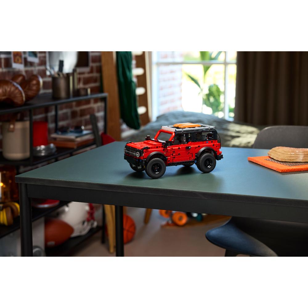 LEGO®Technic: Camioneta Ford Bronco (42213)