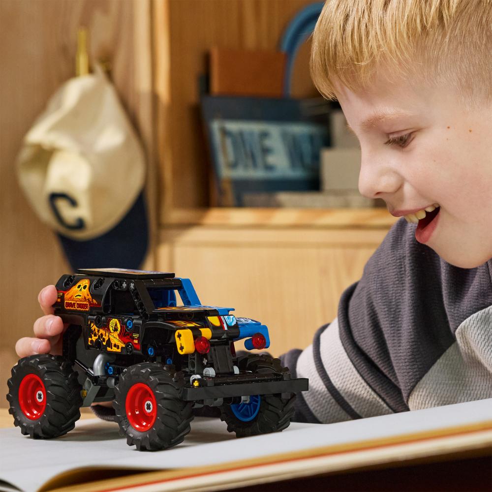 MONSTER JAM™ GRAVE DIGGER™ FUEGO Y HIELO