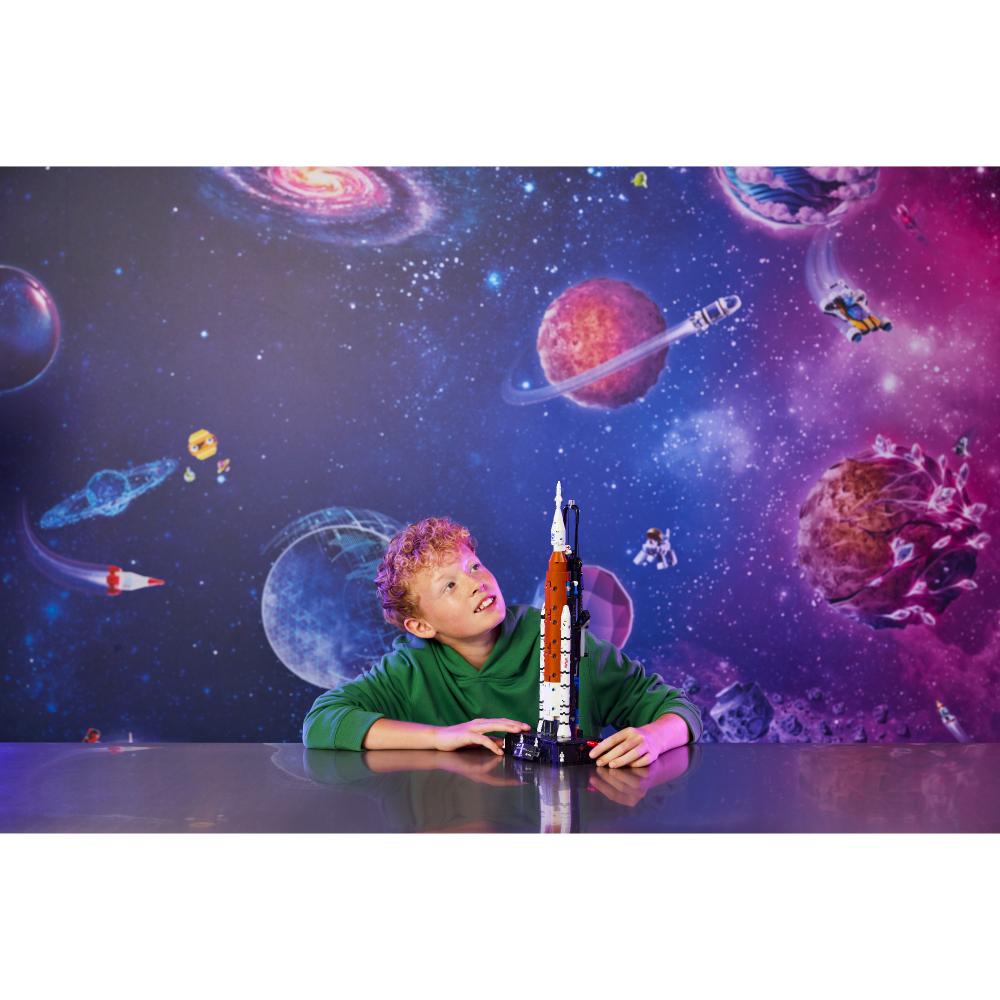 COHETE DEL SISTEMA DE LANZAMIENTO ESPACIAL NASA ARTEMIS