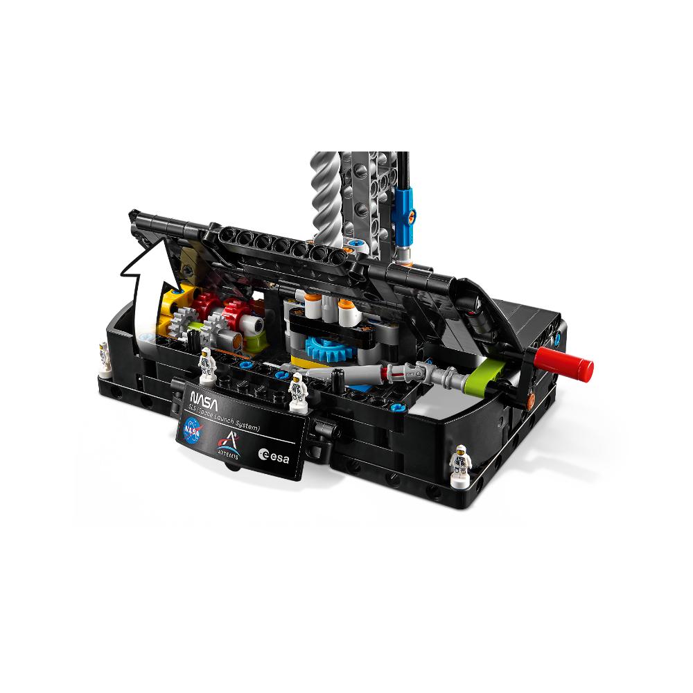 COHETE DEL SISTEMA DE LANZAMIENTO ESPACIAL NASA ARTEMIS