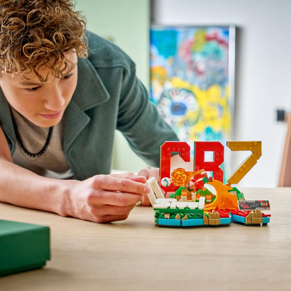 LEGO®Editions, Editions Sports: Cristiano Ronaldo: Fenómenos Del Fútbol (43012)_012