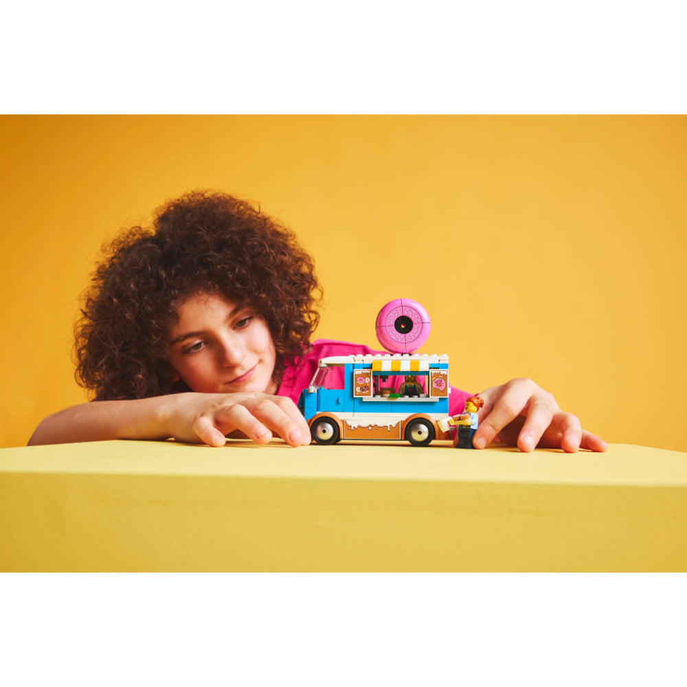LEGO®City: Camión De Dónuts (60452)_009