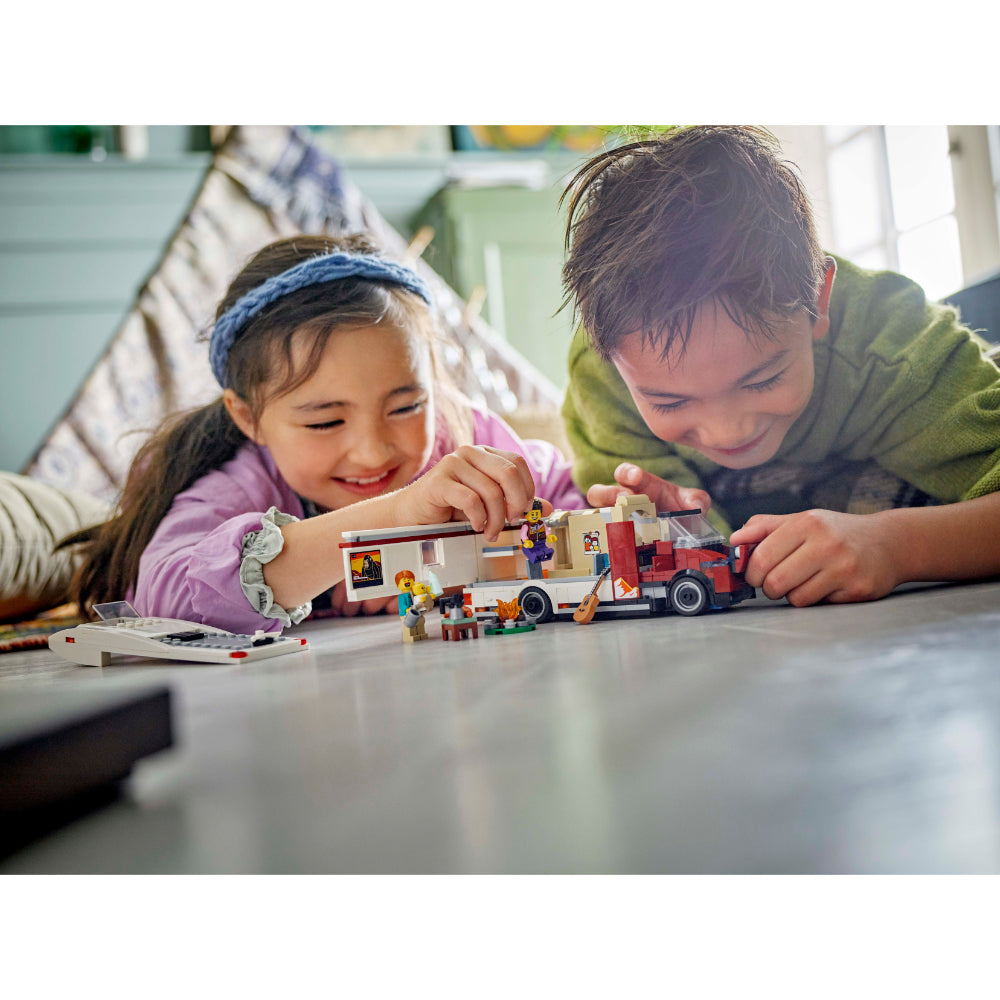 LEGO®City: Autocaravana Aventurera De Vacaciones (60454)_011