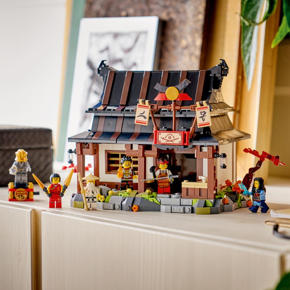 LEGO®Ninjago: Herrería Cuatro Armas: 15 Aniversario (71858)_011