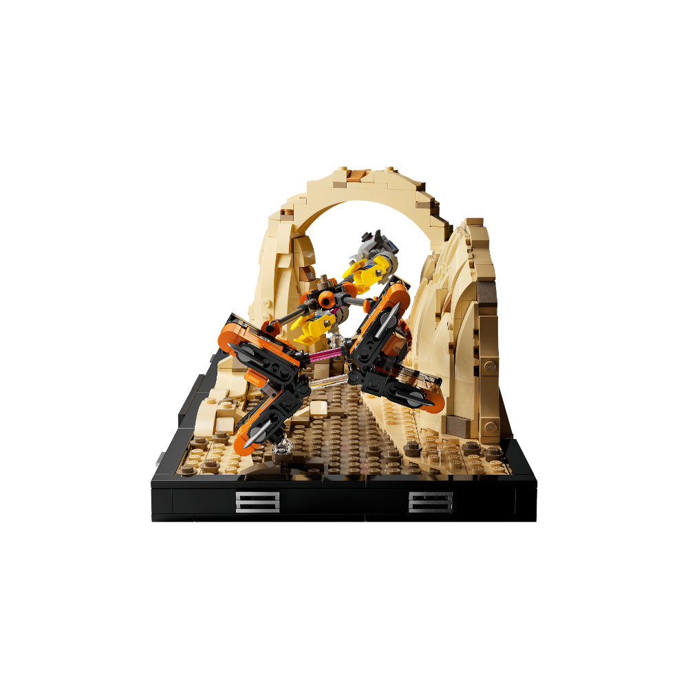 LEGO® Star Wars™: Diorama: Carrera De Vainas De Mos Espa (75380)_004