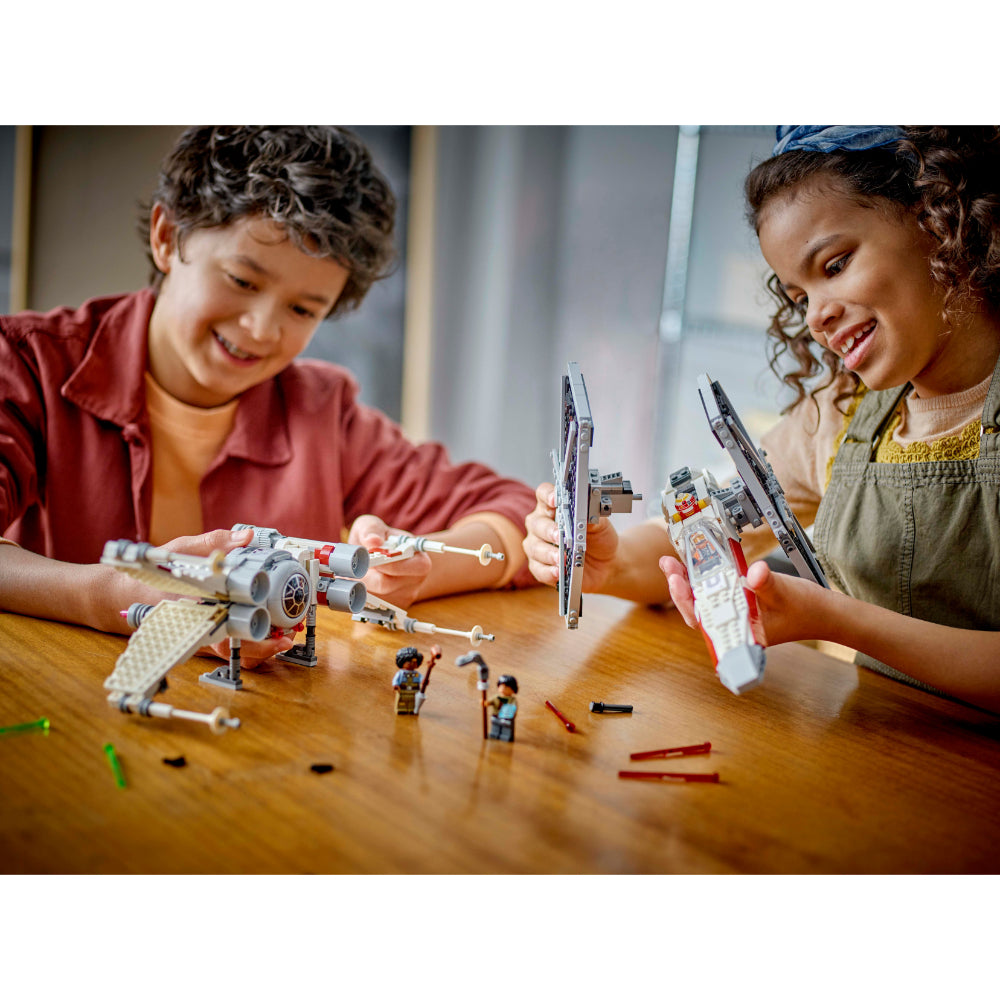 CAZA TIE Y ALA-X FUSIONADOS