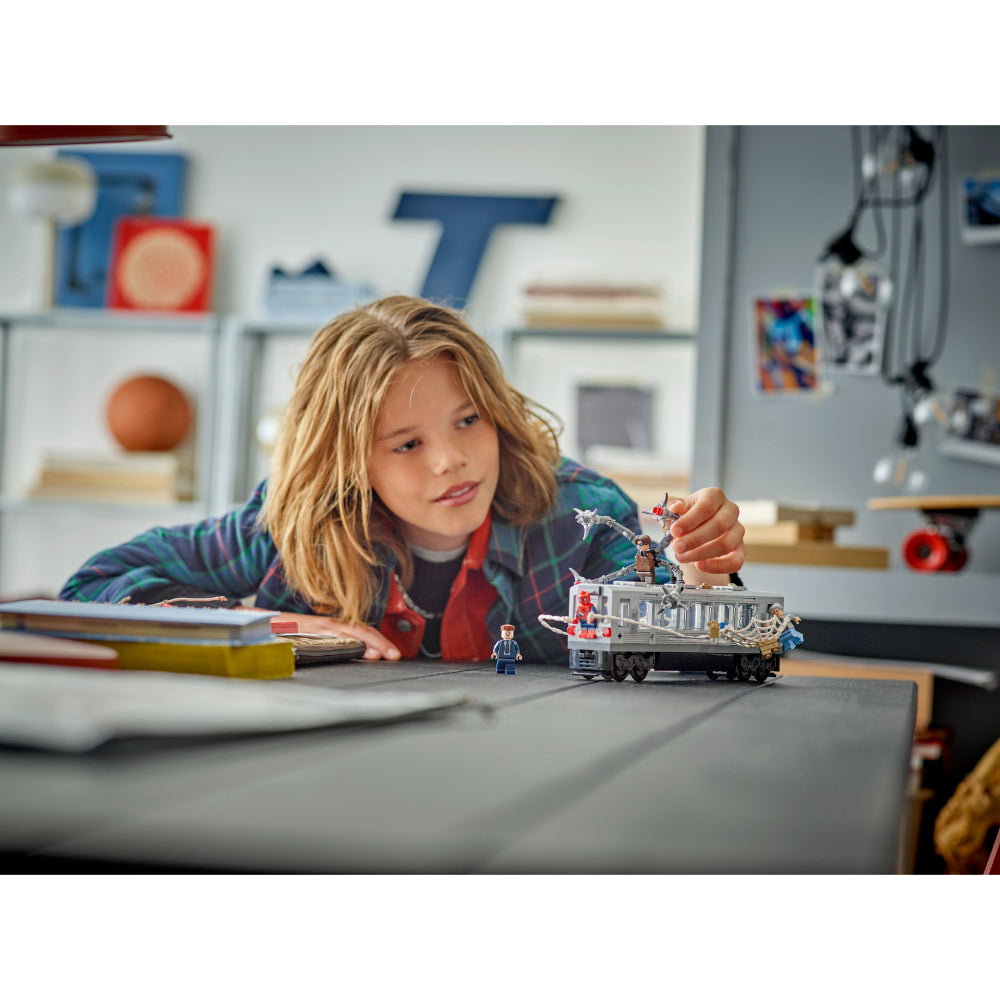 LEGO®Super Heroes: Spider-Man Vs. Doc Ock: Escena Del Tren Subterráneo (76321)_009