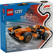 Auto LEGO City McLaren F1 60442 con minifigura de piloto y diseño aerodinámico
