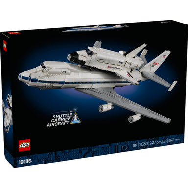 Modelo LEGO del Boeing 747 con el transbordador espacial Enterprise de la NASA en exhibición
