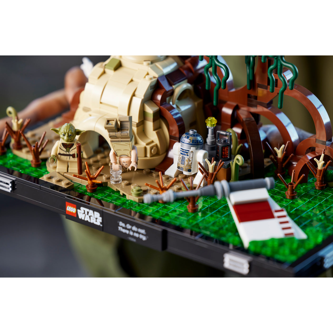 LEGO® Star Wars Diorama: Entrenamiento Jedi™ en Dagobah™ (75330)