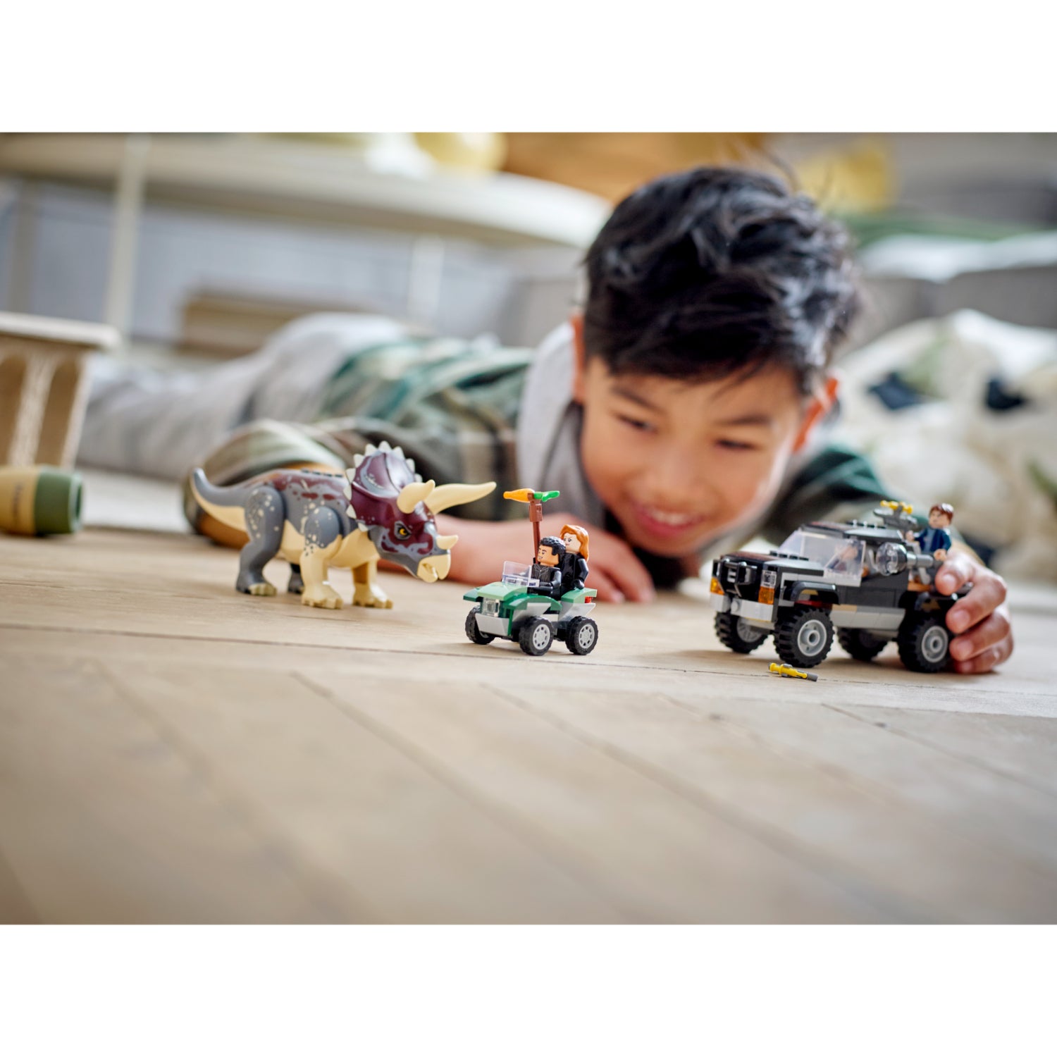 LEGO® Emboscada de camioneta Triceratops (76950)